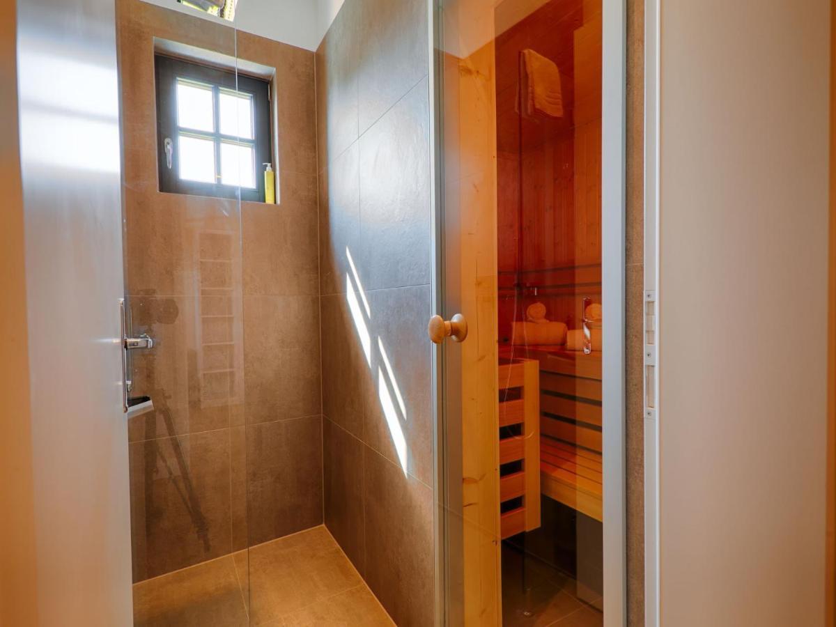 Reetland Am Meer - Luxus Reetdachvilla Mit 3 Schlafzimmern, Sauna Und Kamin F18 Dranske Eksteriør bilde